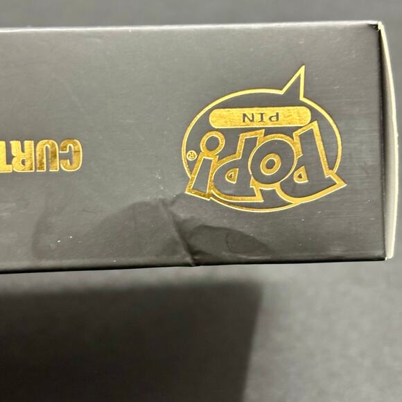 Funko Pop Pin Disney: Curtsying Alice #17, Glow in the Dark - Picture 5 of 6